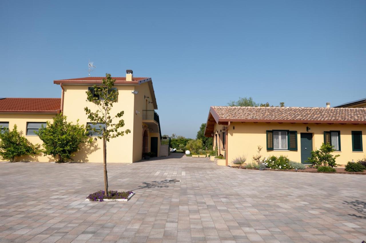 Agriturismo Casa Chiara Latina Eksteriør bilde