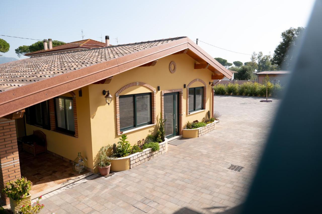 Agriturismo Casa Chiara Latina Eksteriør bilde